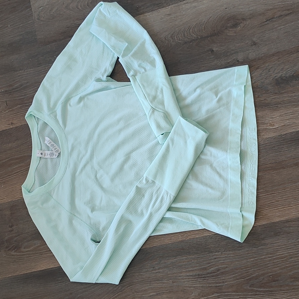 Long sleeve green fitted top